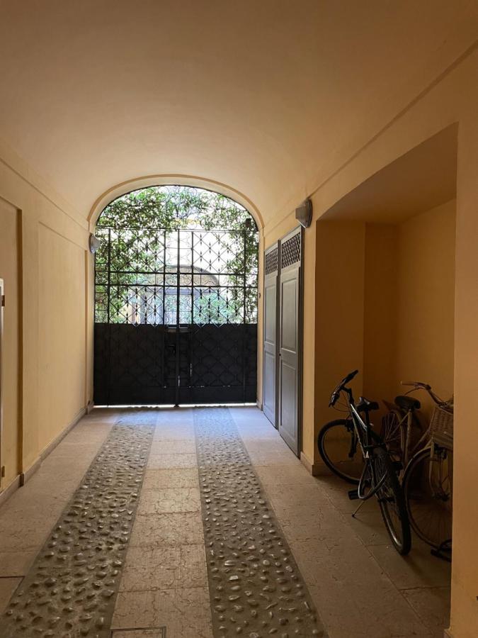 Una Finestra Sul Centro Storico Reggio Emilia Exterior foto